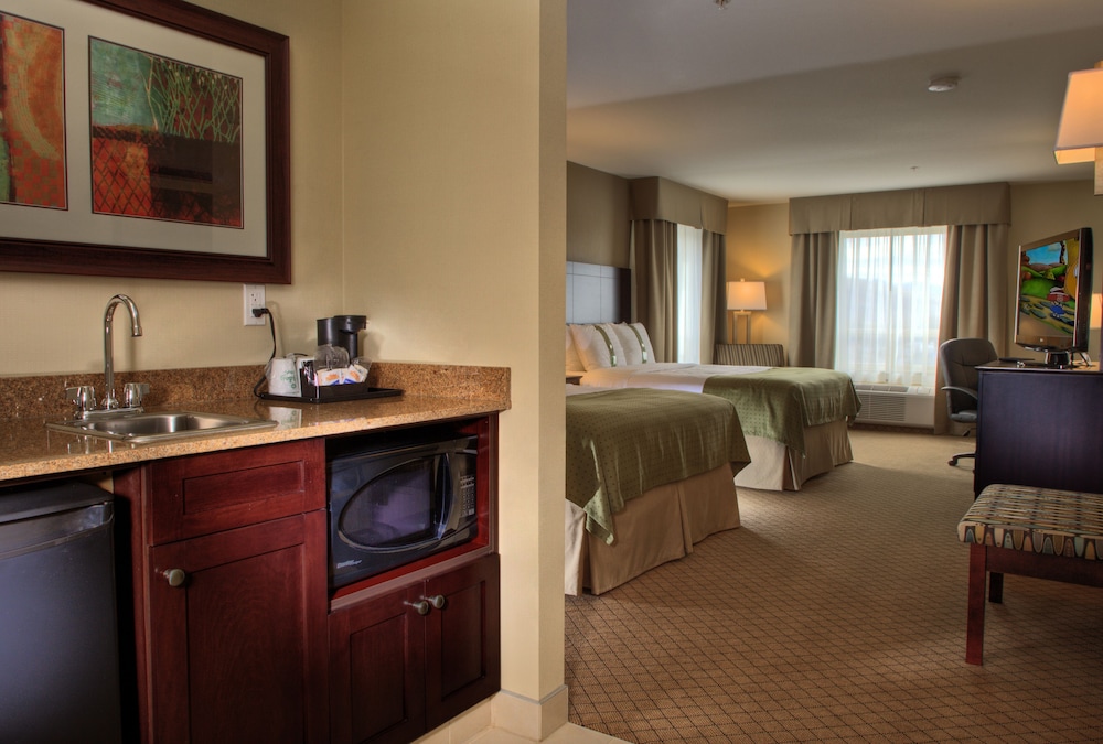 Holiday Inn Hotel Suites Kamloops 57/72
