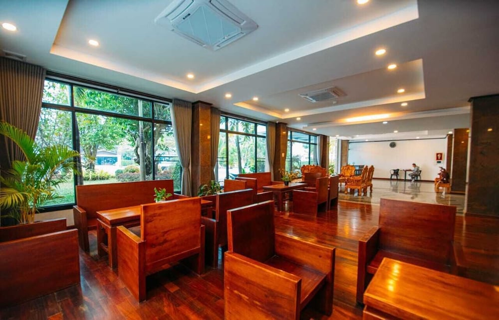Sisombat Plaza Hotel 52/71