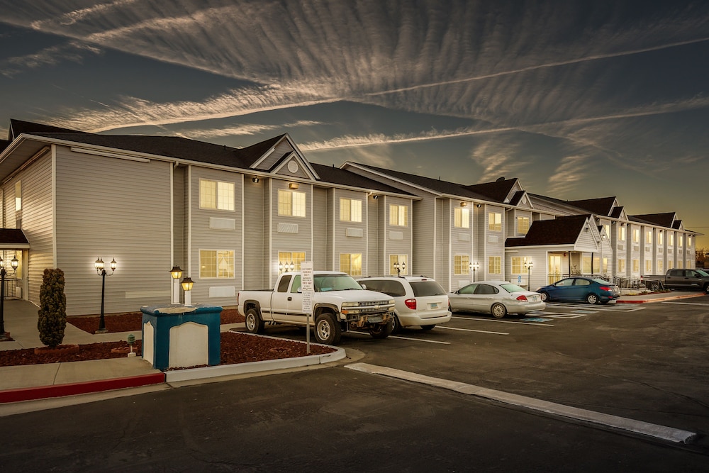 Quality Inn and Suites near NAS Fallon 3/30