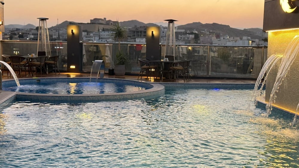 Le Reve Hotel 131/134