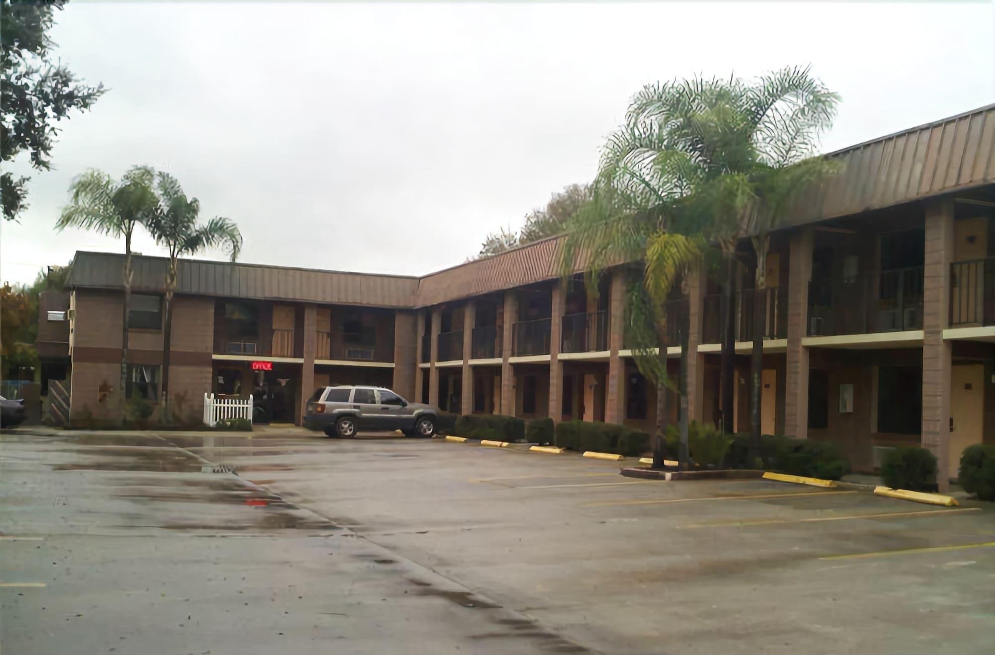 East Lake Inn 13/16