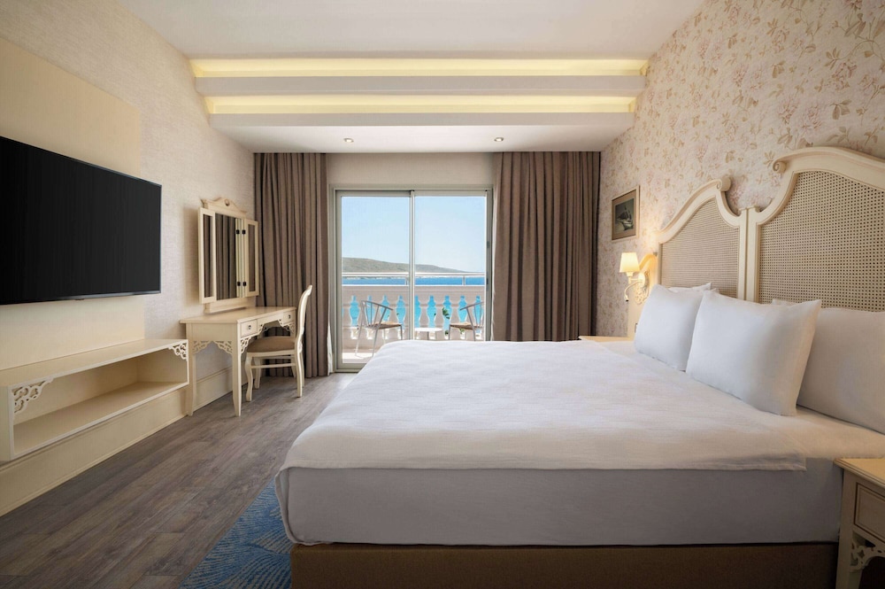 JUNIOR SUITE, KING BED, SEA VIEW, SOFA