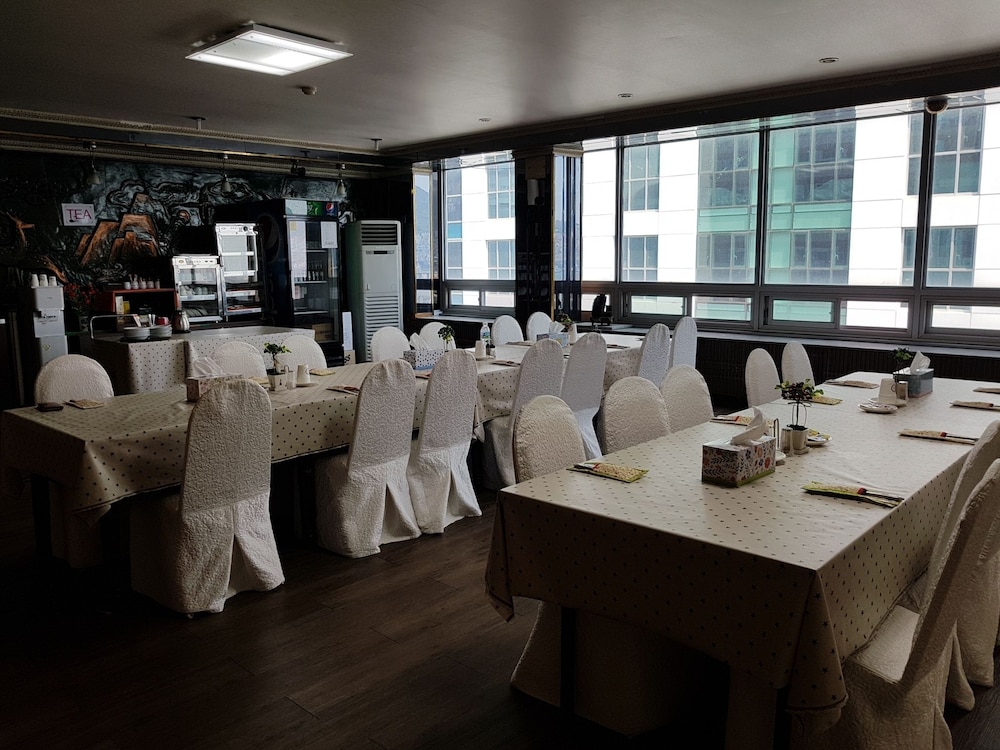 Gwang Jang Hotel 33/38