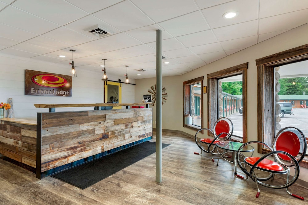 Econo Lodge Lakeview 7/44