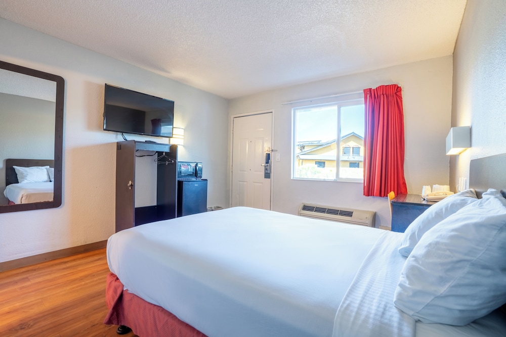 Motel6 Pleasanton, CA 33/63