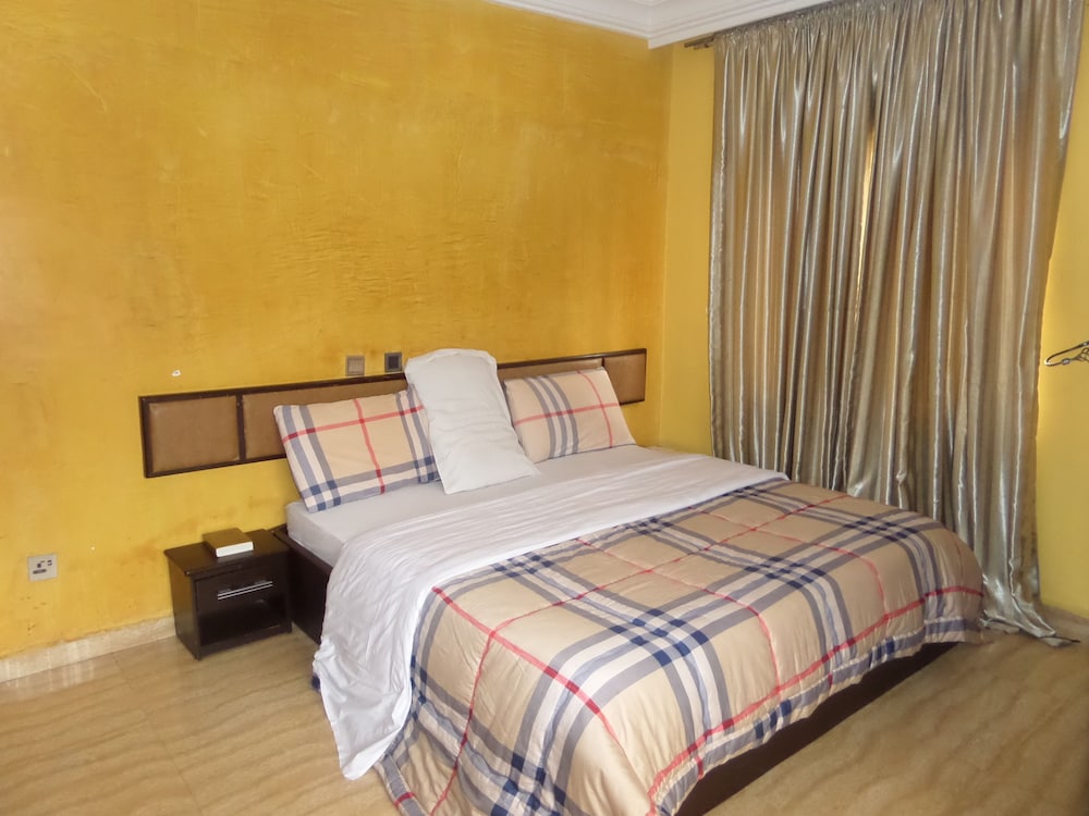 New Golden Hotel 12/16
