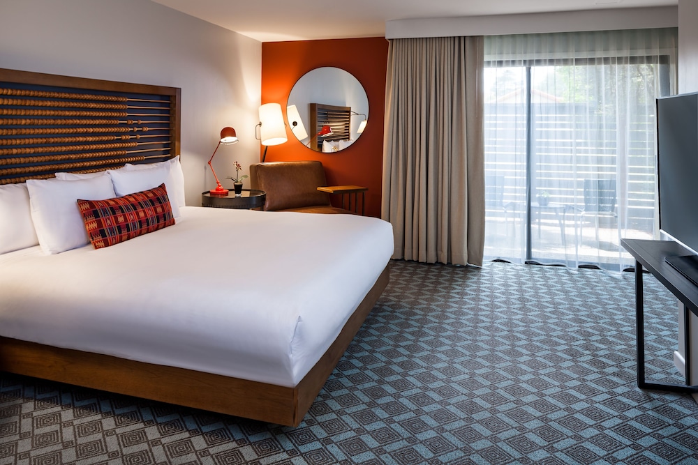 Premium, Suite, King Bed, Resort View, Sofa, Patio