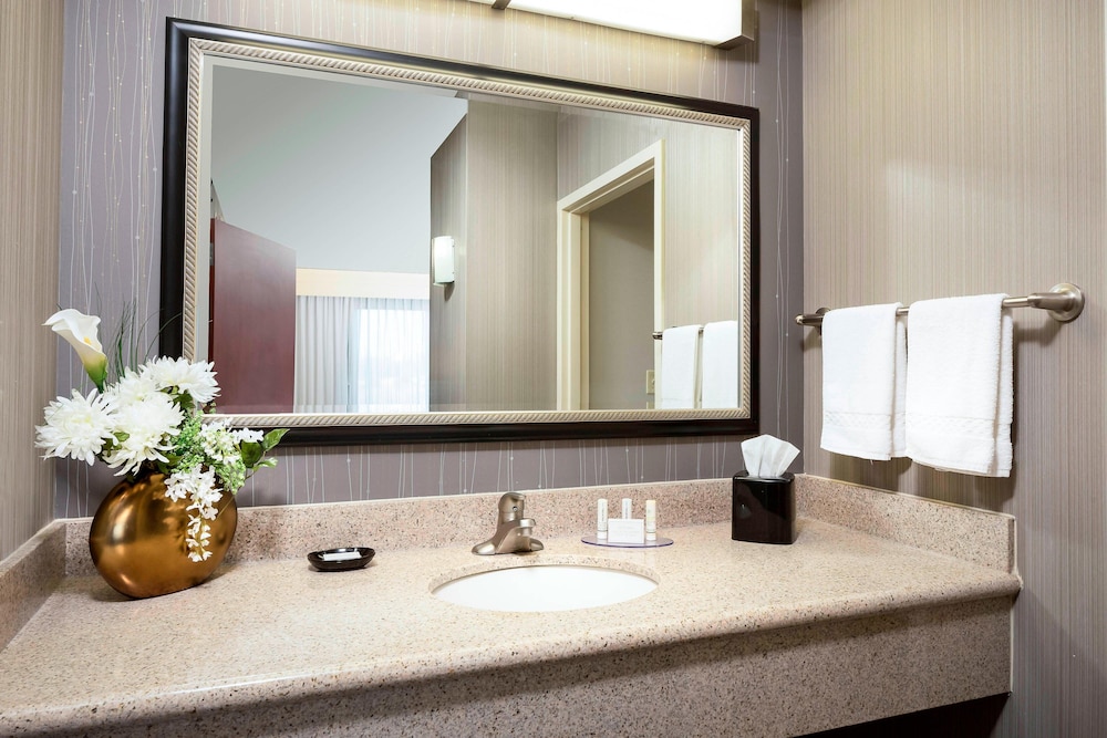 Courtyard By Marriott Columbia Missouri 7/38