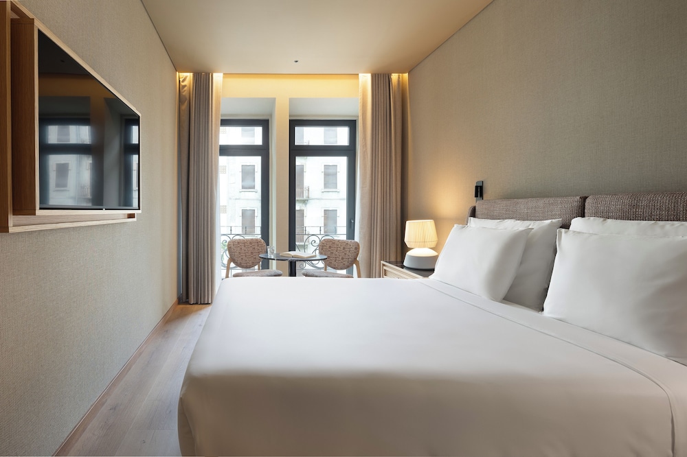 COOL, DOUBLE OR TWIN BED, BALCONY