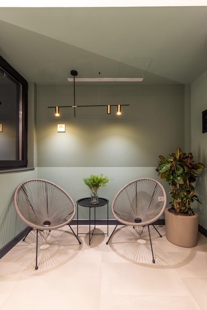Allure Boutique Hotel 33/44