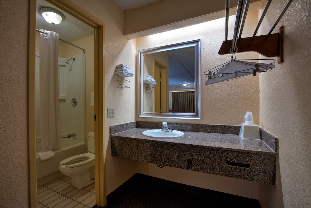 Americas Best Value Inn 7/27