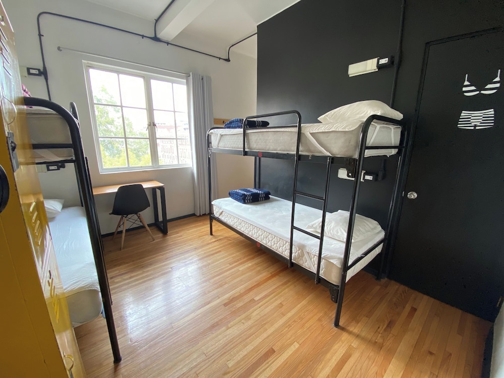 MIXED DORM, 6 PEOPLE, SHARED BATHROOM