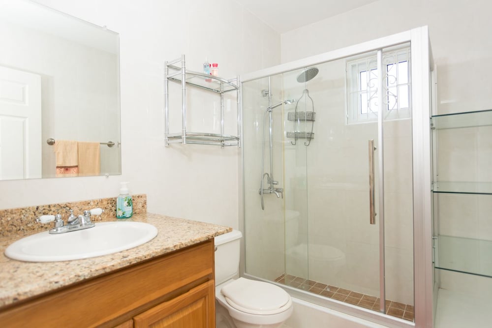 New Kingston Guest Apt At Fairway 19/24