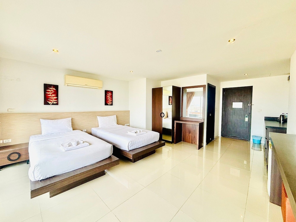 Basic, Twin Beds