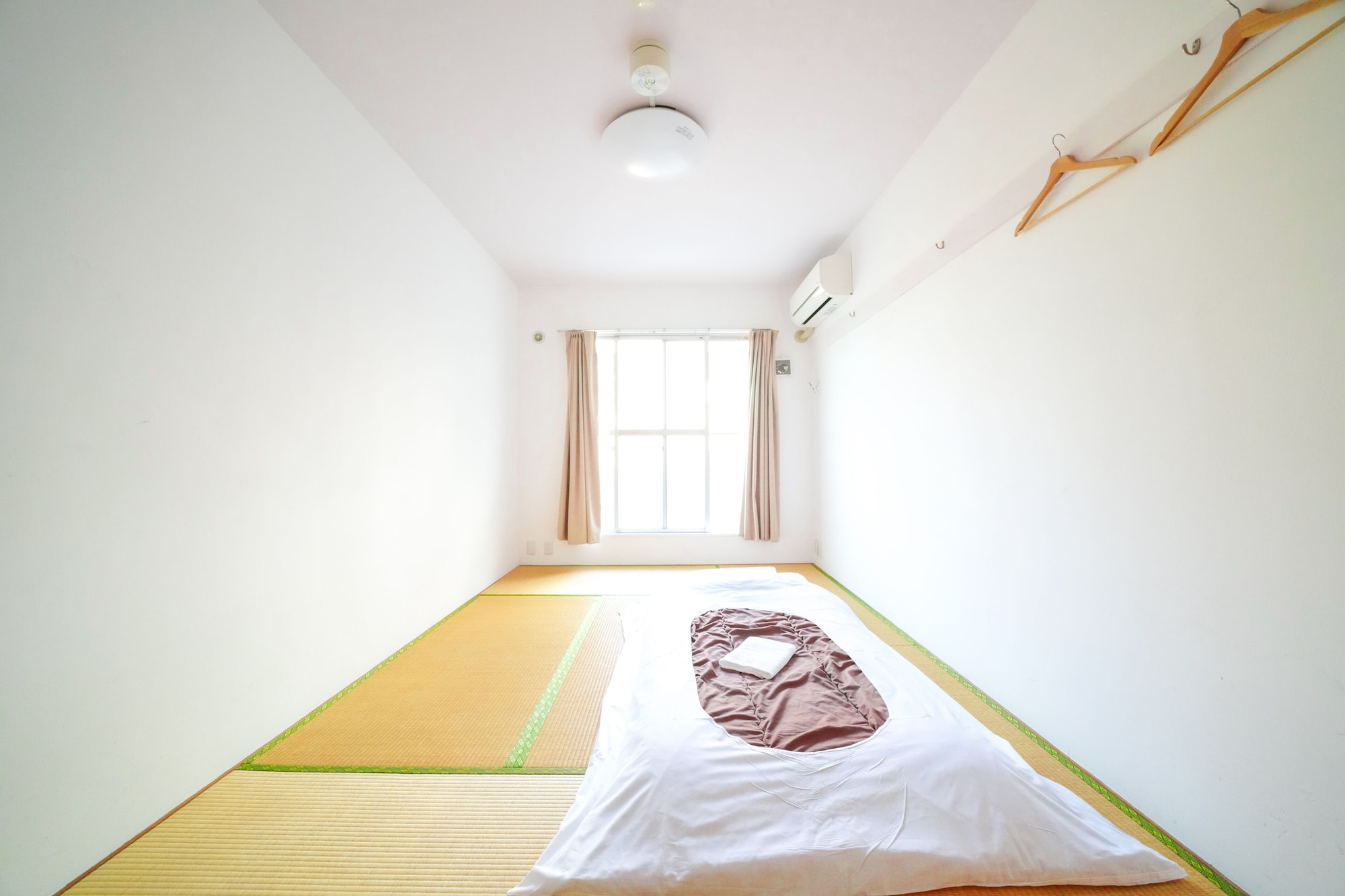 JAPANESE, SINGLE, SHARED BATHROOM