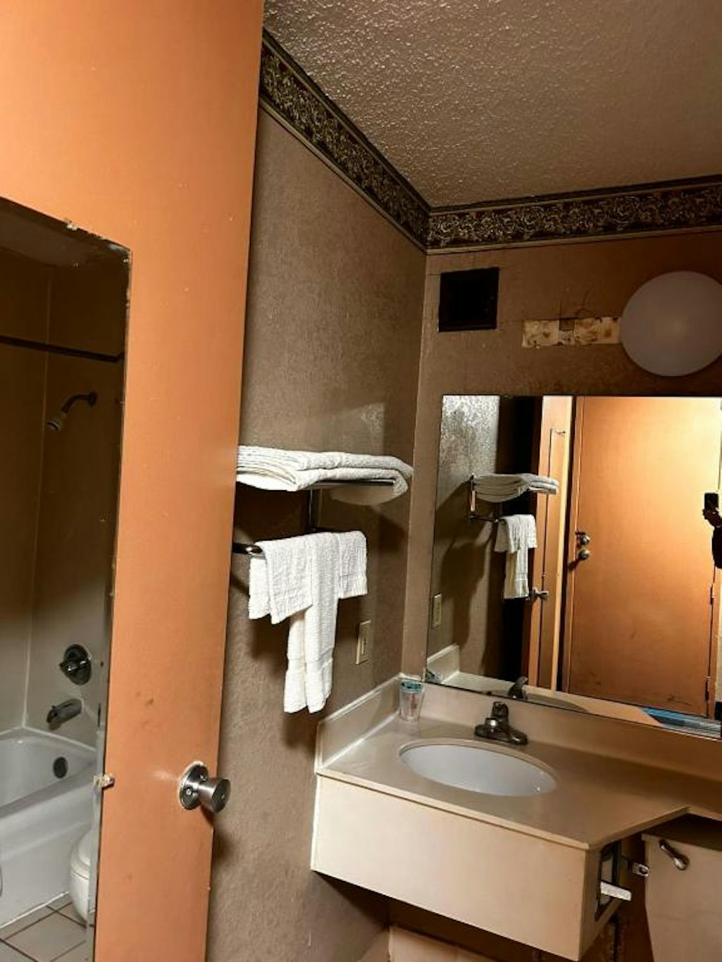 Airport Inn Memphis Near Graceland By Hotel O 26/26