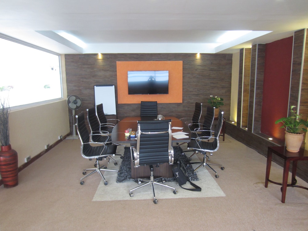 The Zehneria Portico Nairobi 64/73