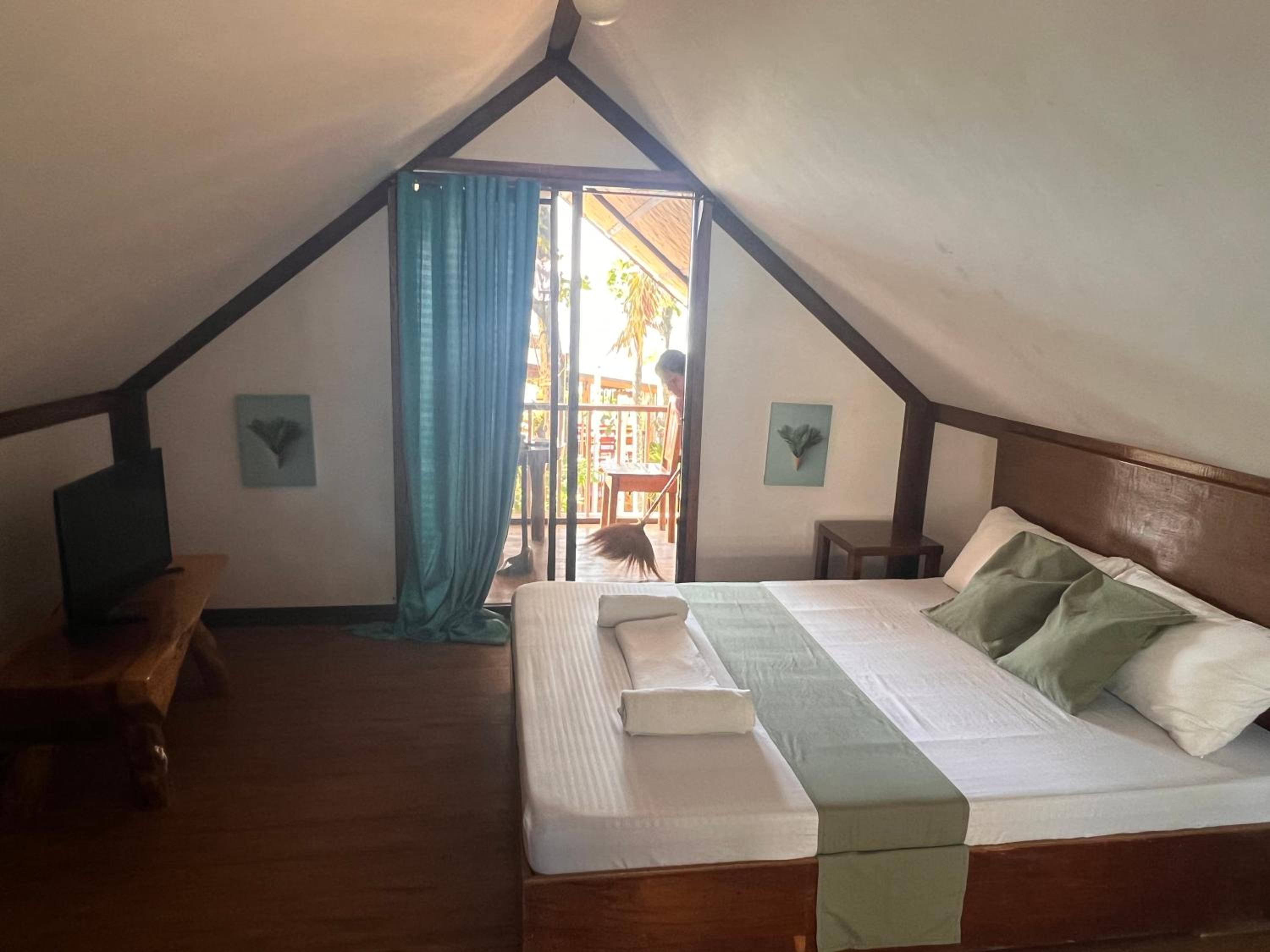 Mendelluke Suites 8/29