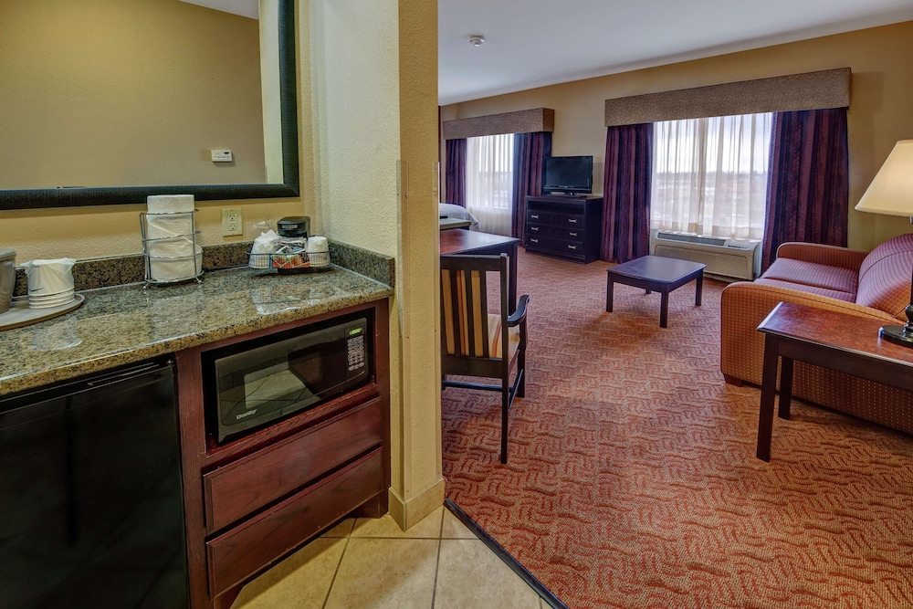 Hampton Inn and Suites Corsicana 40/62