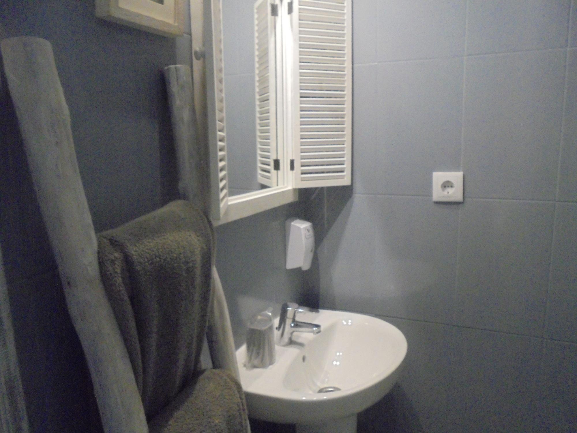 Hostal Tak 48/54