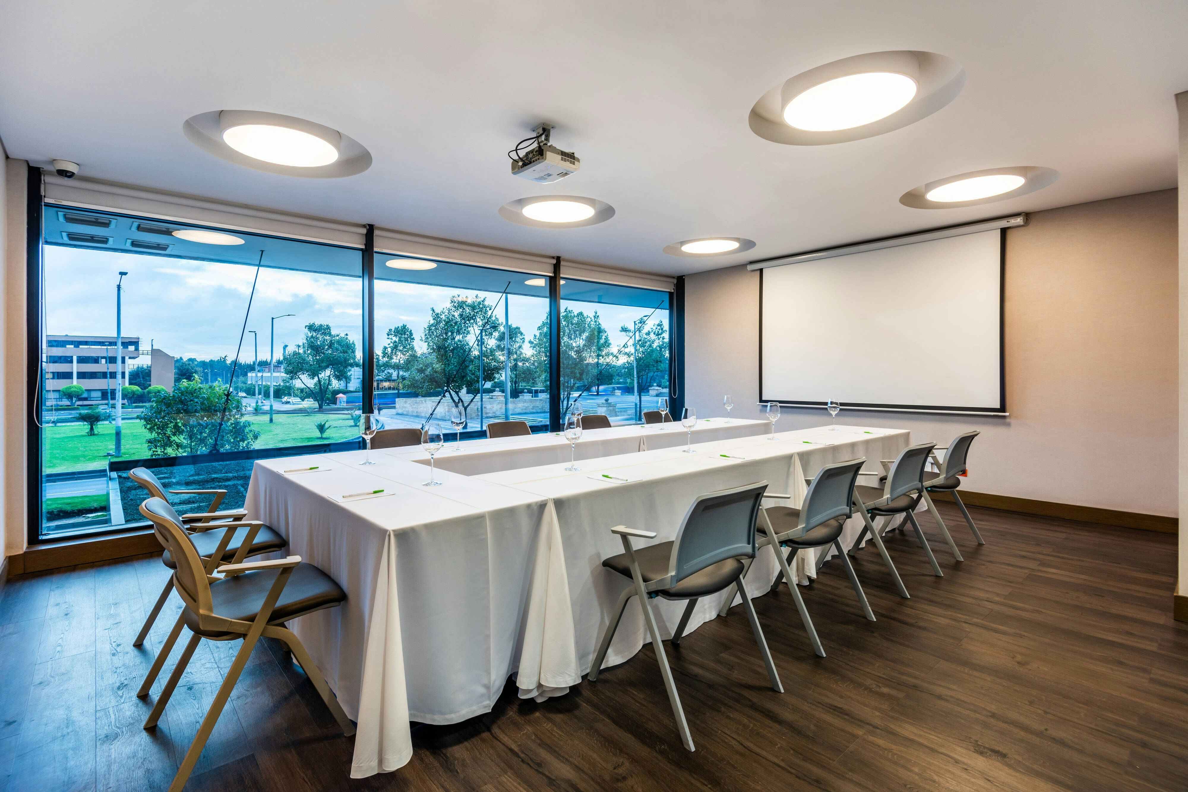 Courtyard By Marriott Bogota Airport 60/65