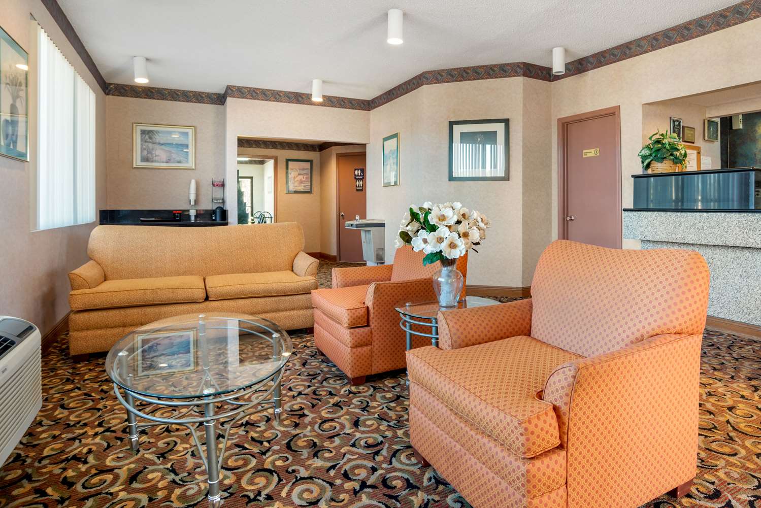 Econo Lodge Inn & Suites Forest 17/19
