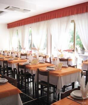 restaurant-cafeteria