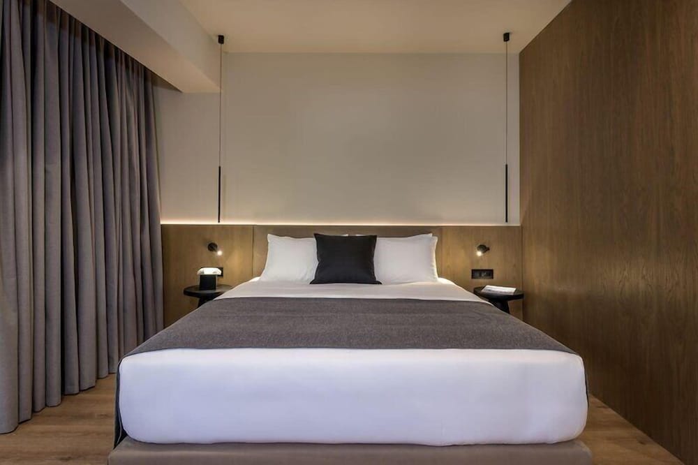 Junior Suite, King Bed, Outdoor Jetted Tub, Sofa