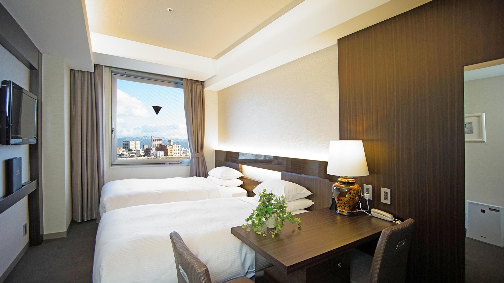 Standard, Twin Beds, East Wing