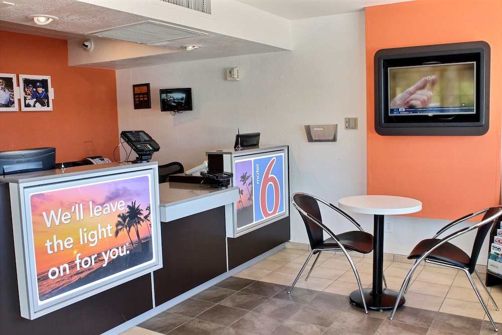 Motel6 Coalinga, CA - East 13/45