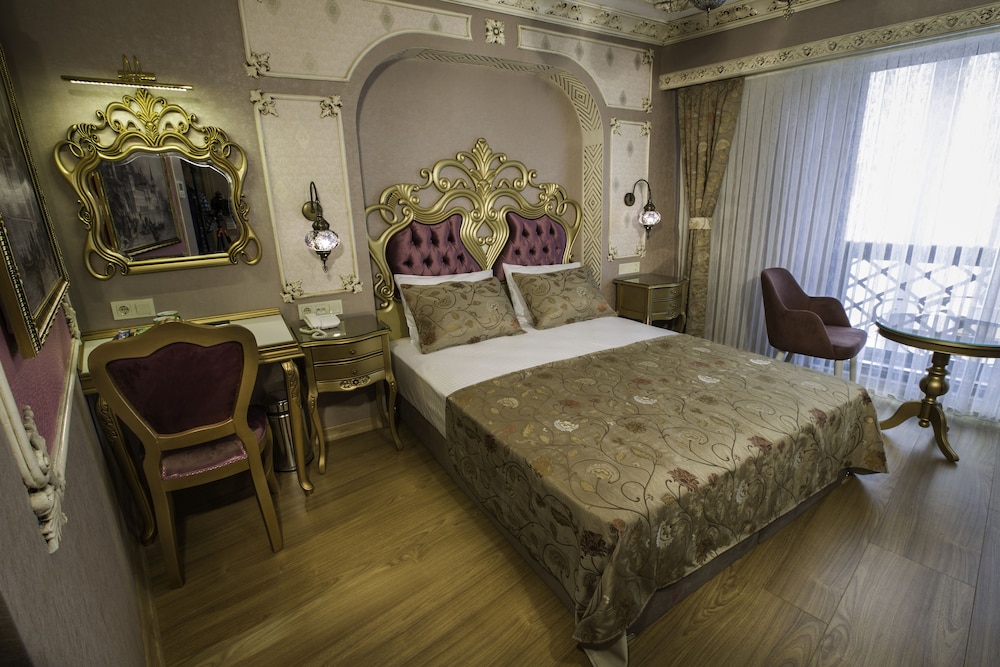 Phosphorion Hotel 8/46