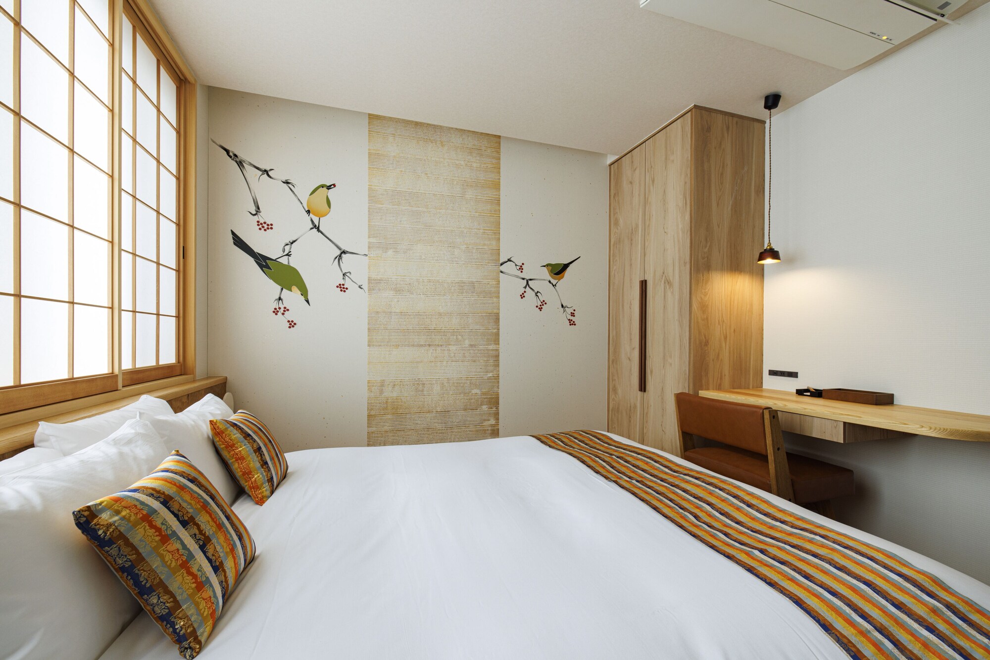 COMFORT, QUEEN BED