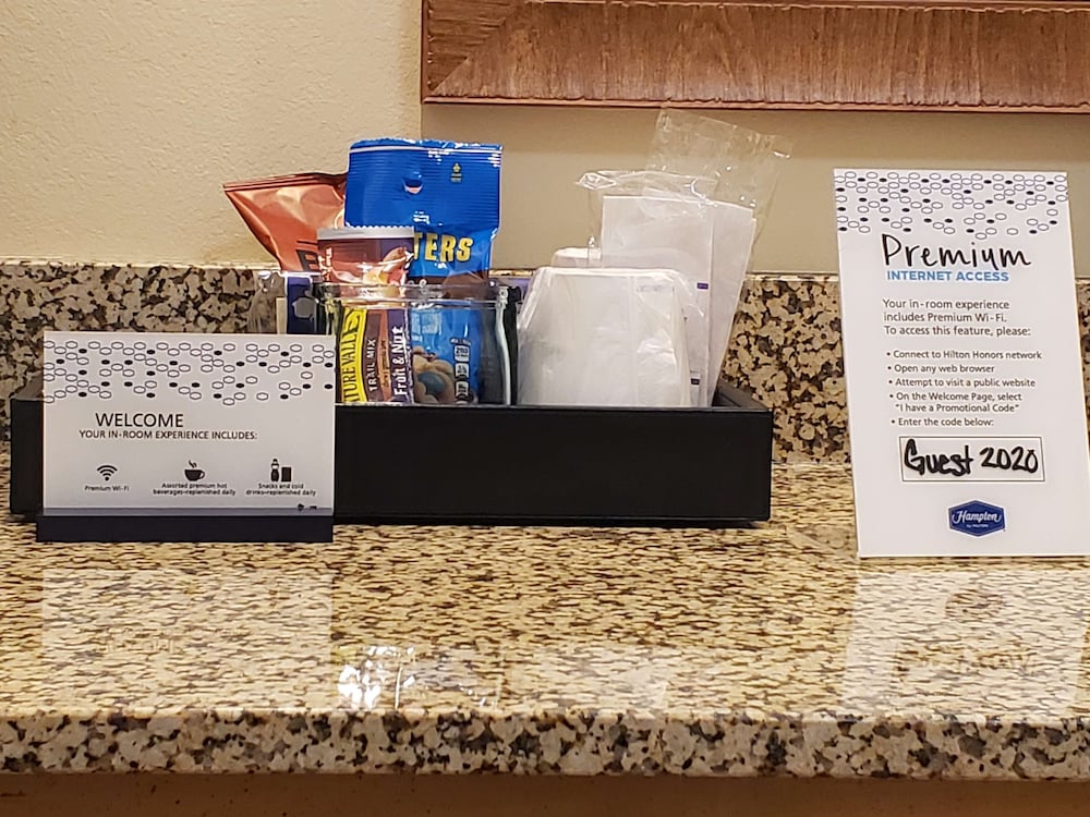 Hampton Inn & Suites Riverton 27/73
