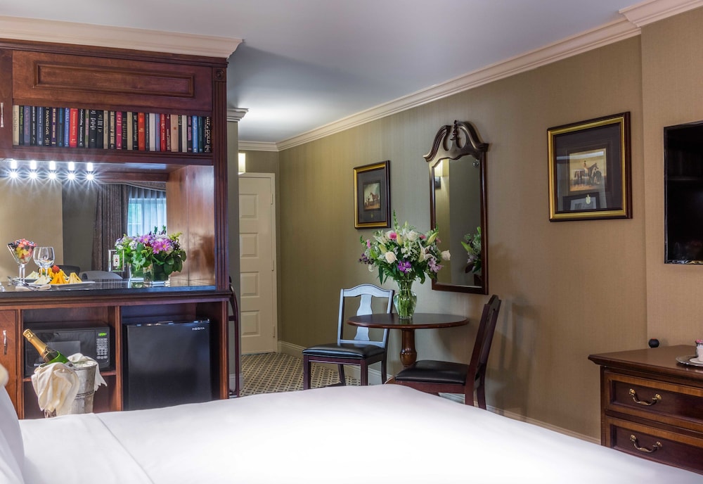 Madison Hotel 32/53