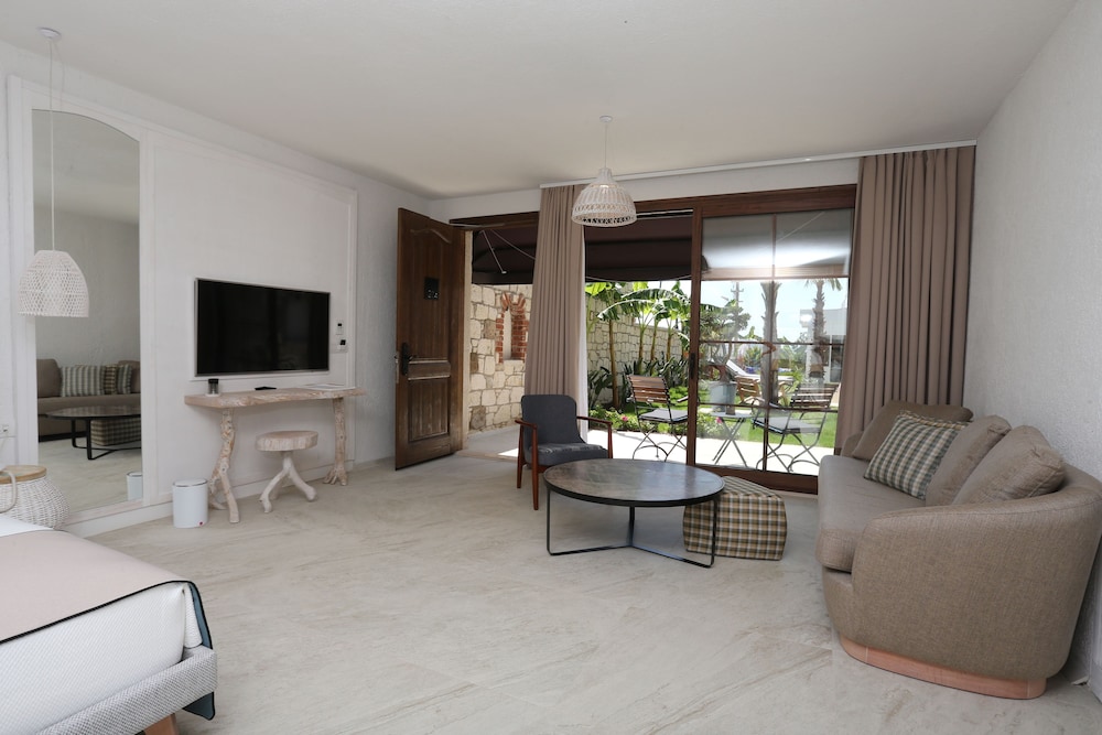 Avalon Boutique Hotel & Suites 41/59