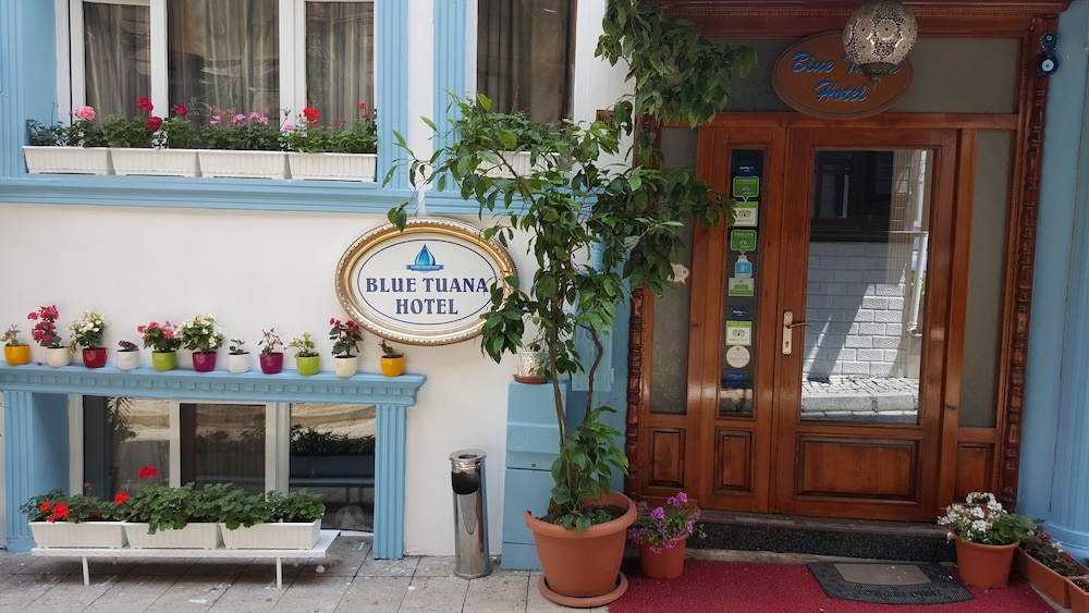 Blue Tuana Hotel 11/70