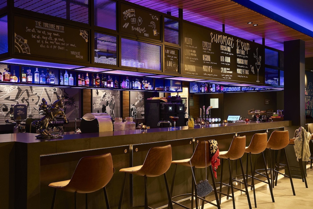 Moxy York 41/50