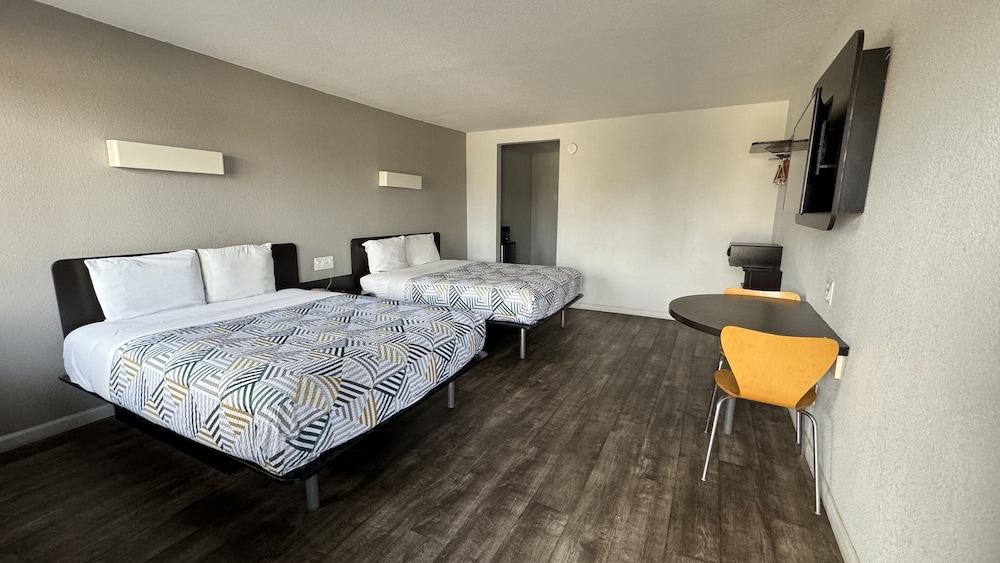Motel6 Delano, CA 18/38