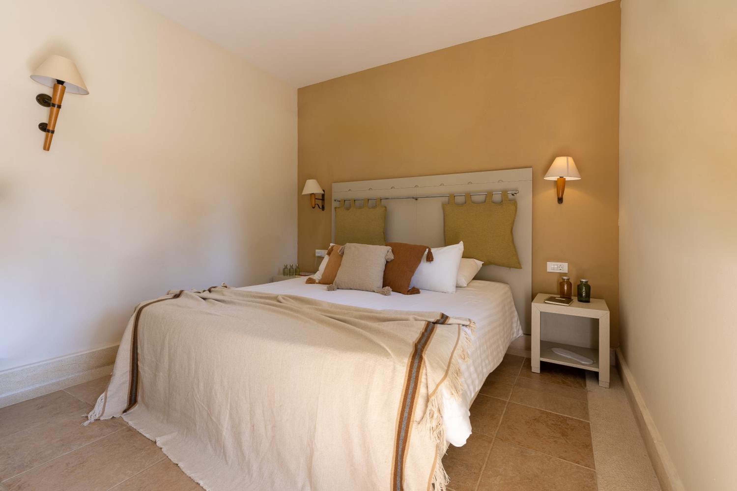 Superior, Double Bed, Garden View, Shared Pool