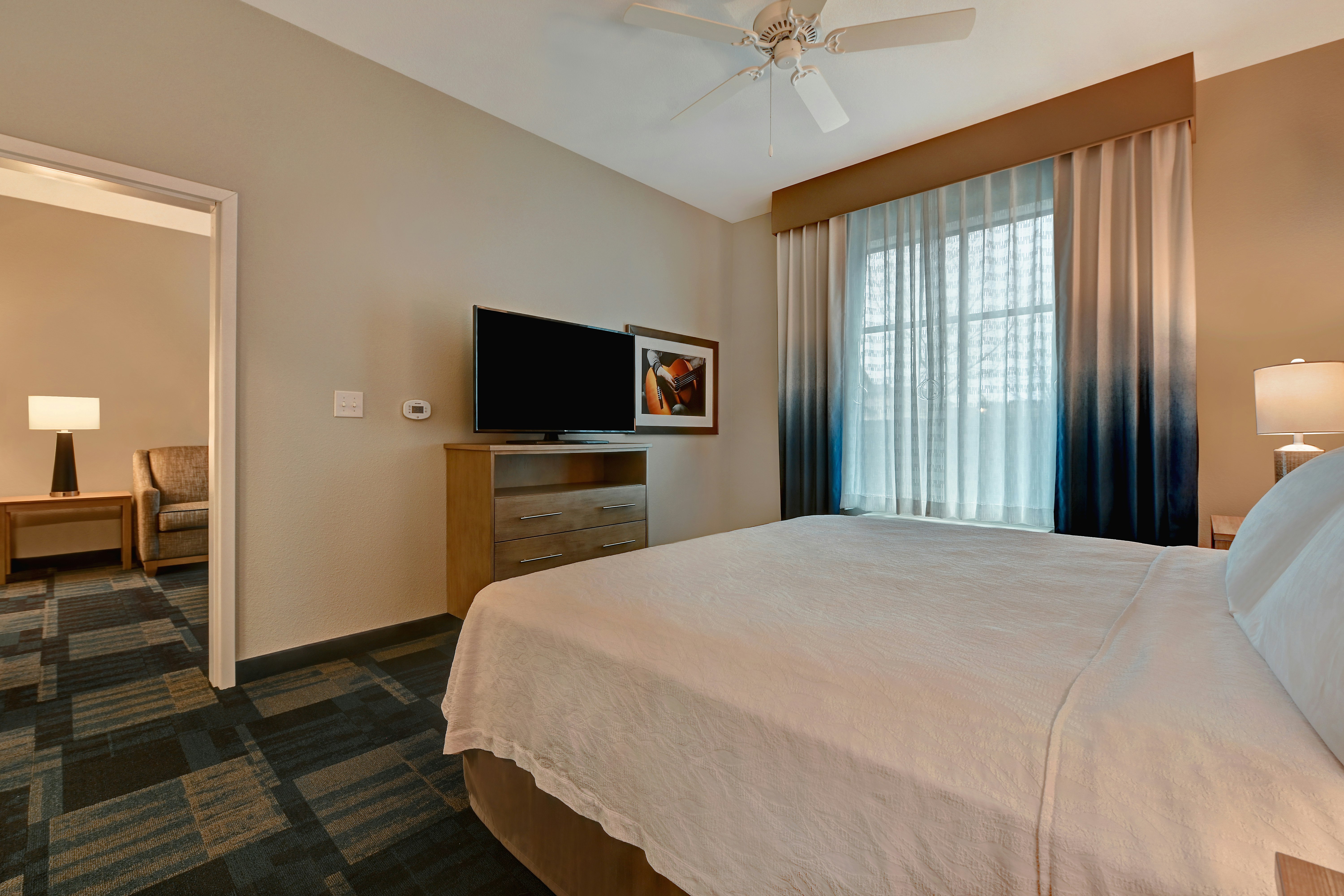 SUITE, KING BED, ACCESSIBLE