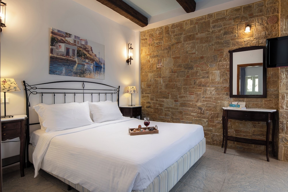ANTIGONI BEACH HOTEL 21/85
