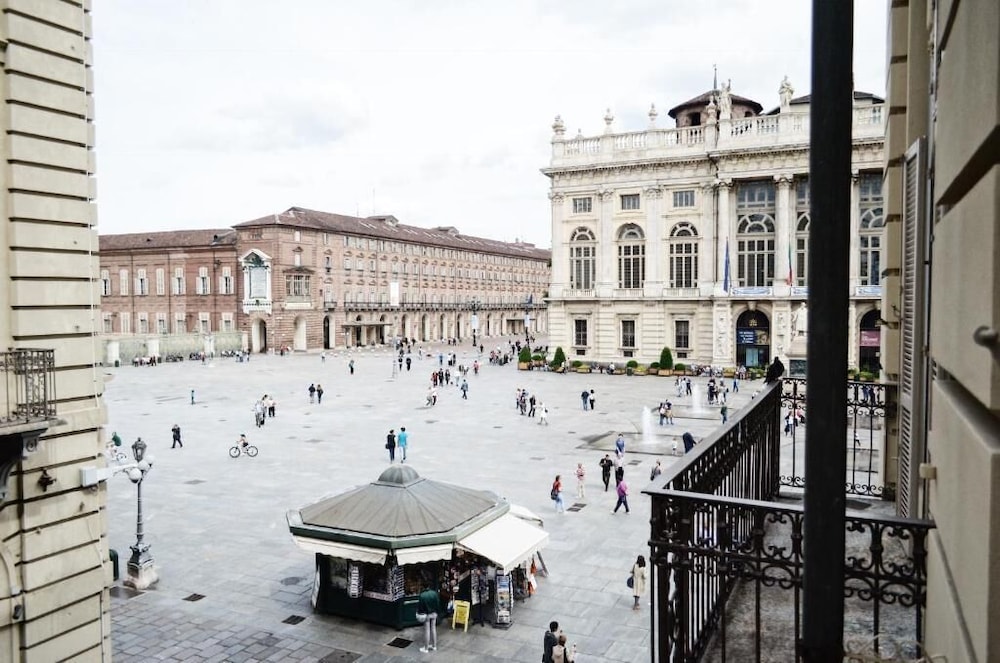Piazza Castello Suite 42/50