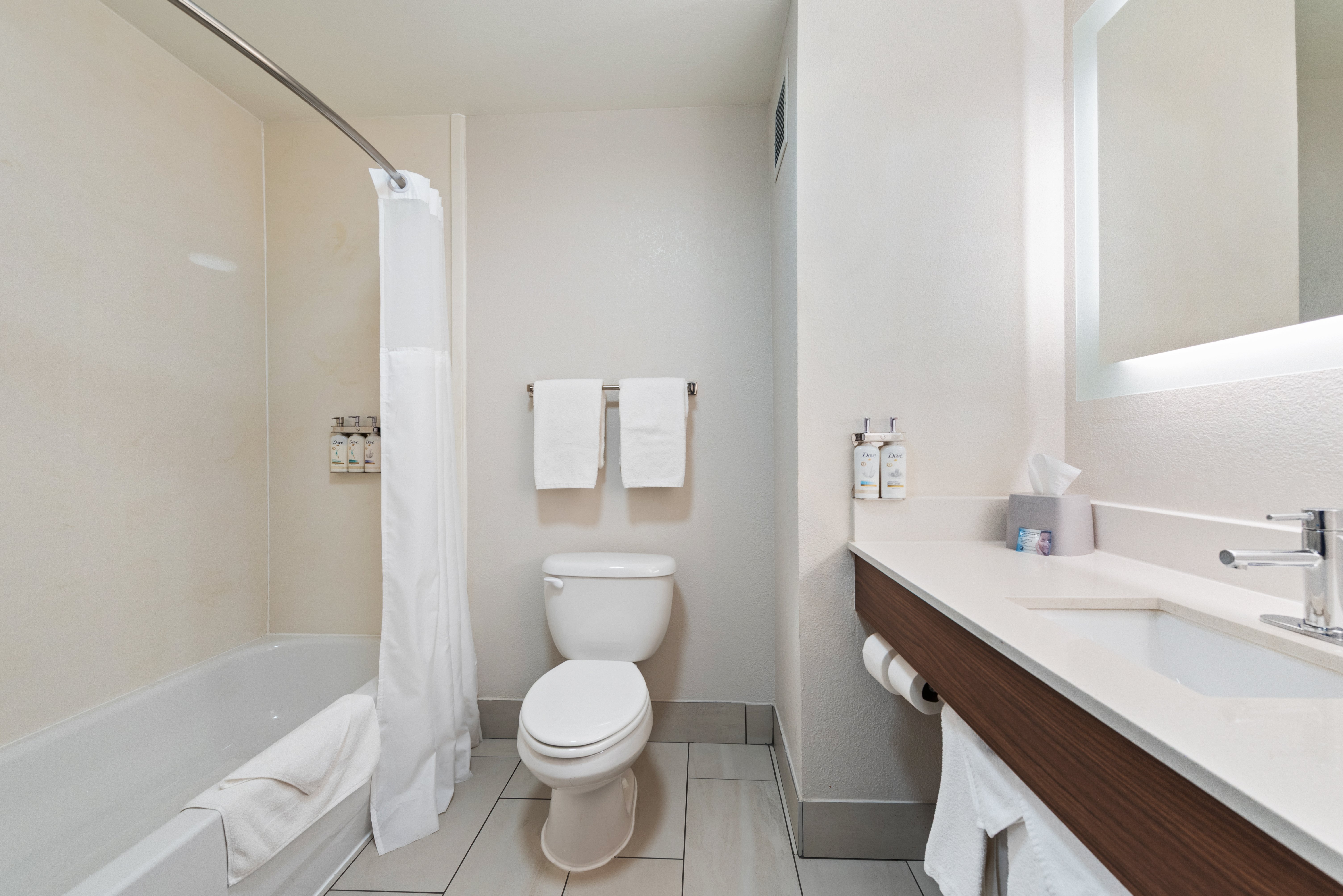 Holiday Inn Express Hotel & Suites Lamar 78/78