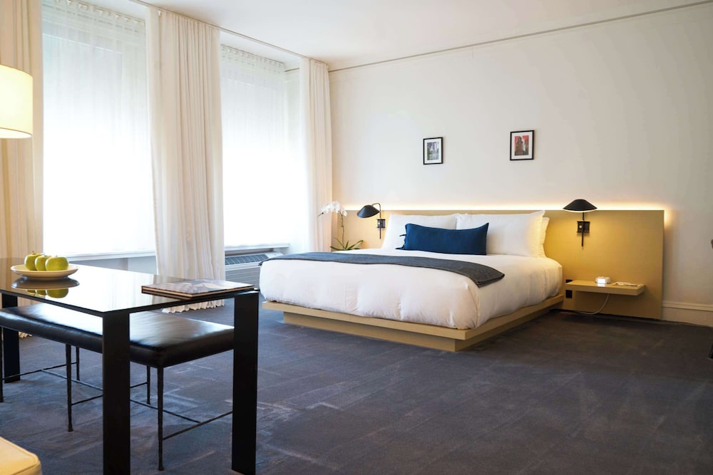 The Chicago Hotel Collection Ambassador Gold Coast 18/57