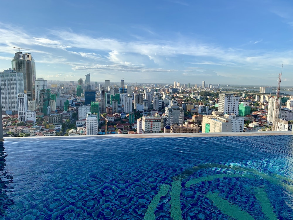 The View Serviced Residence 62/66