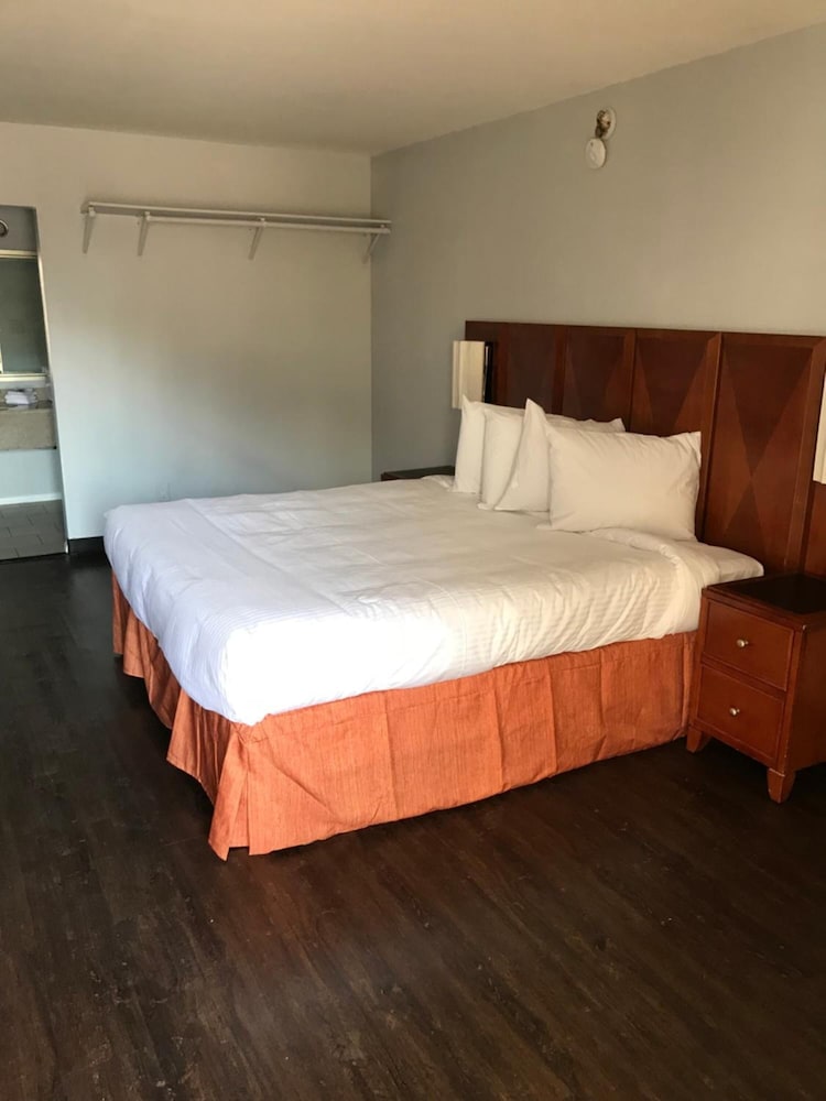 Extend A Suites Phoenix, AZ 27/55