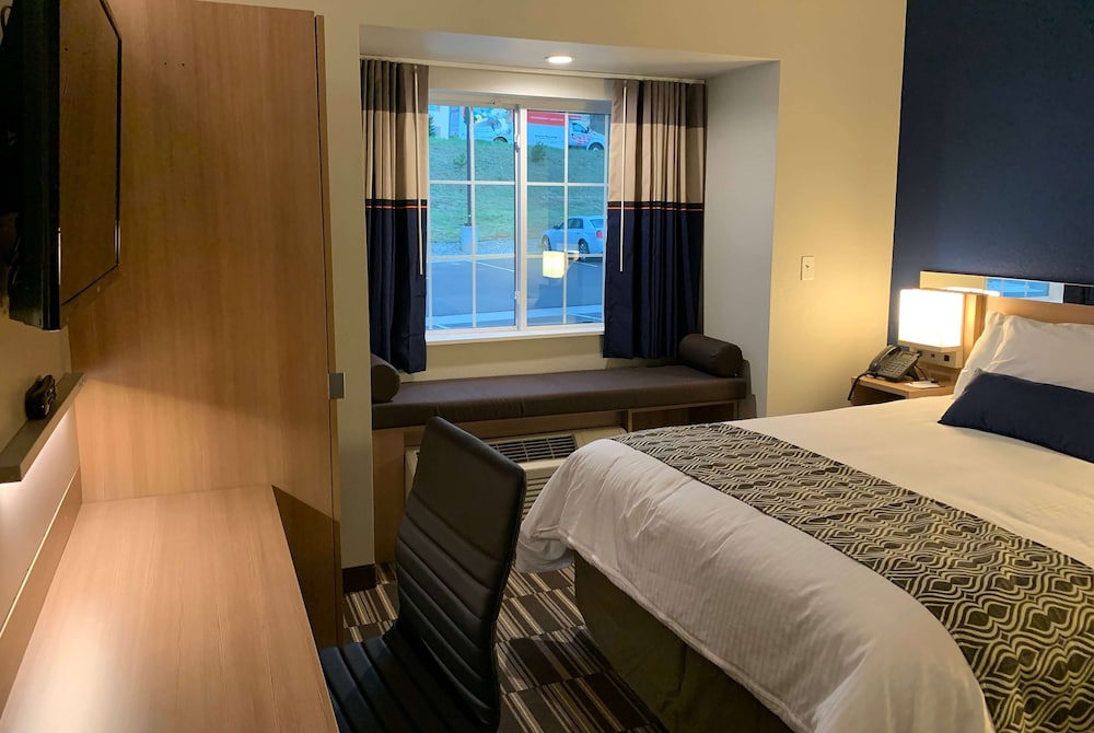 Room, Queen Bed