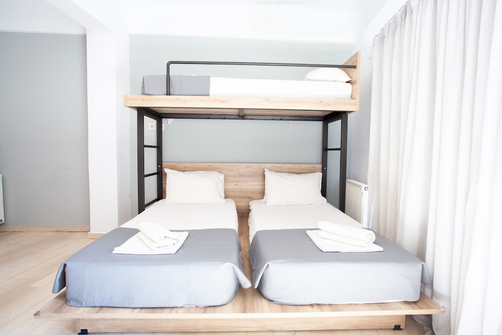 CITY, STUDIO, MULTIPLE BEDS