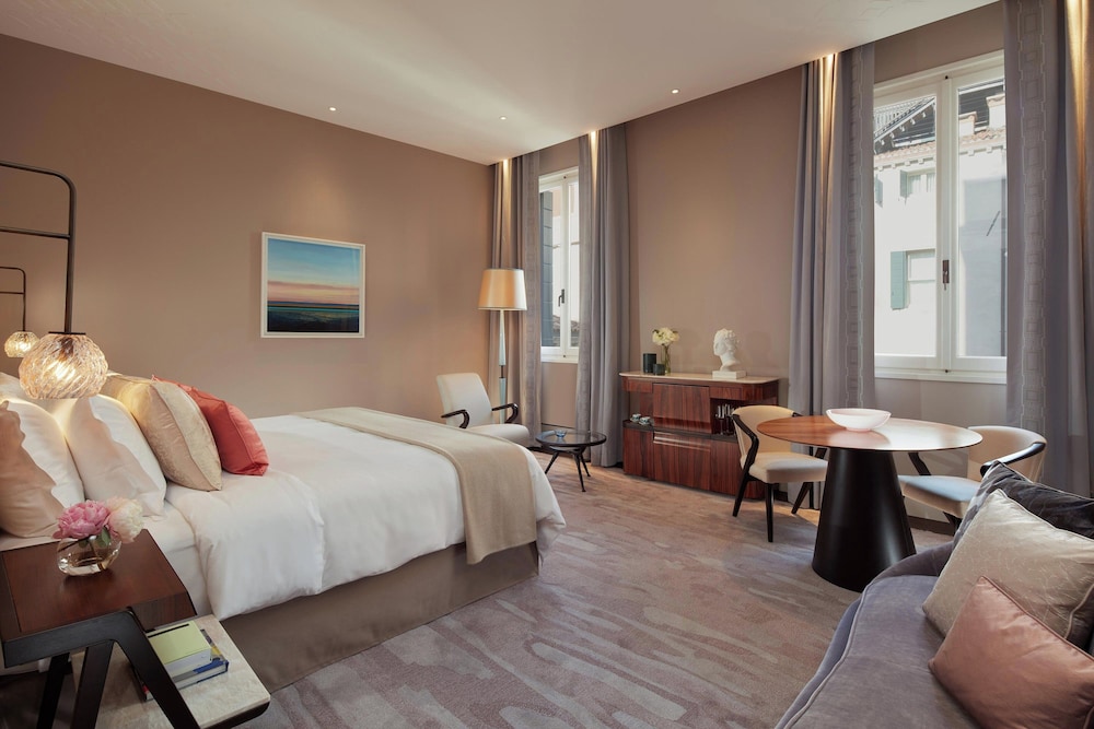 ROOM, KING BED, CITY VIEW