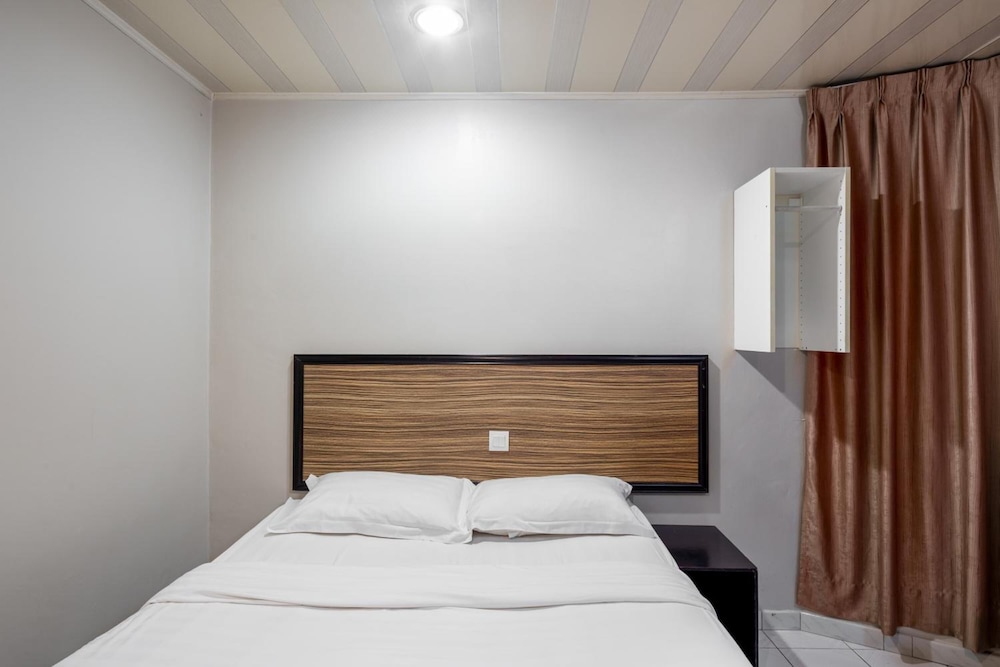 Subang Park Hotel 11/64